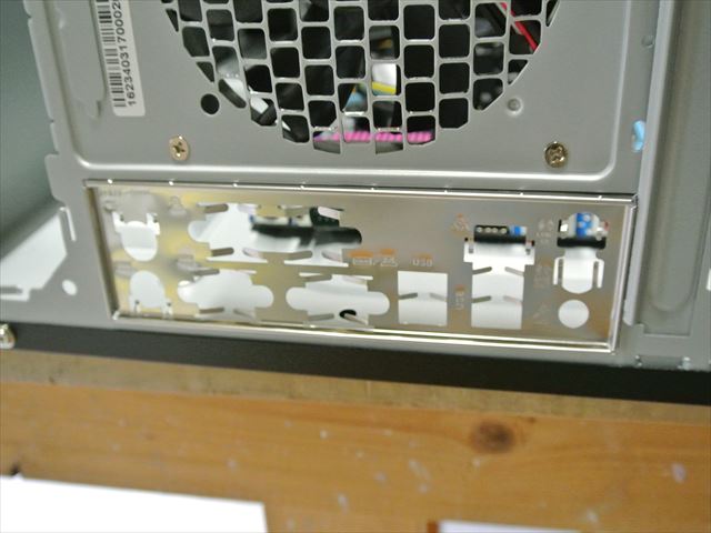 パソコン自作組み立て編 Pcケースにマザーボードを取り付ける やってみたら初心者でも簡単 パソコン自作